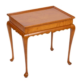 CUSTOM-MADE TIGER MAPLE TEA TABLE 20th Century Height 24". Length 24". Width 18".