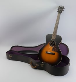 GIBSON KALAMAZOO SPORT MODEL GUITAR 20th Century Length 36". With original case.