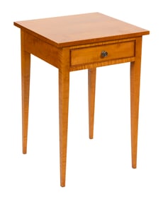 ELDRED WHEELER TIGER MAPLE ONE-DRAWER STAND Massachusetts, 20th Century Height 27.5". Width 19".