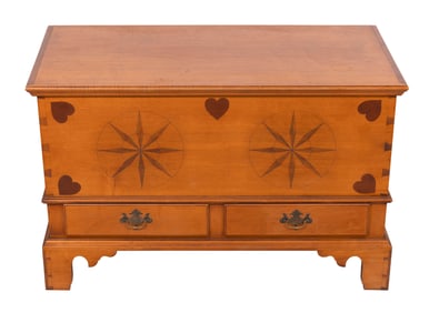 ELDRED WHEELER "NANTUCKET" BLANKET CHEST 20th Century Height 25.25". Width 39". Depth 19.5".