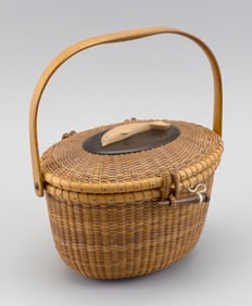NANCY CHASE OTTISON NANTUCKET BASKET PURSE Nantucket, Massachusetts, 1931-2016 Height to top of lid