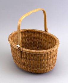 GERALD L. BROWN NANTUCKET BASKET Nantucket, Massachusetts, Contemporary Height 6.5". Length 10".