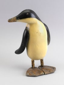 CARVED AND PAINTED WOODEN PENGUIN America, Mid-20th Century Height 10.5".