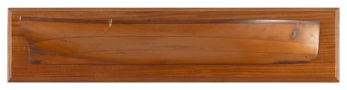 MOUNTED HALF HULL MODEL OF A CATBOAT 20th Century Backboard 5.5" x 24".