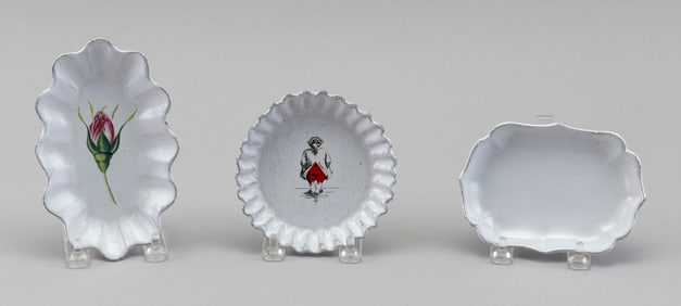 THREE ASTIER DE VILLATTE GLAZED TERRACOTTA SMALL DISHES Paris, Contemporary