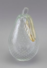 ART GLASS PEAR ATTRIBUTED TO MURANO 20th Century Height 10.5".