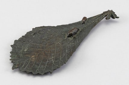 BARBEDIENNE FOUNDRY BRONZE LEAF-FORM TRAY France, Mid- to Late 19th Century Length 9". Width 4".