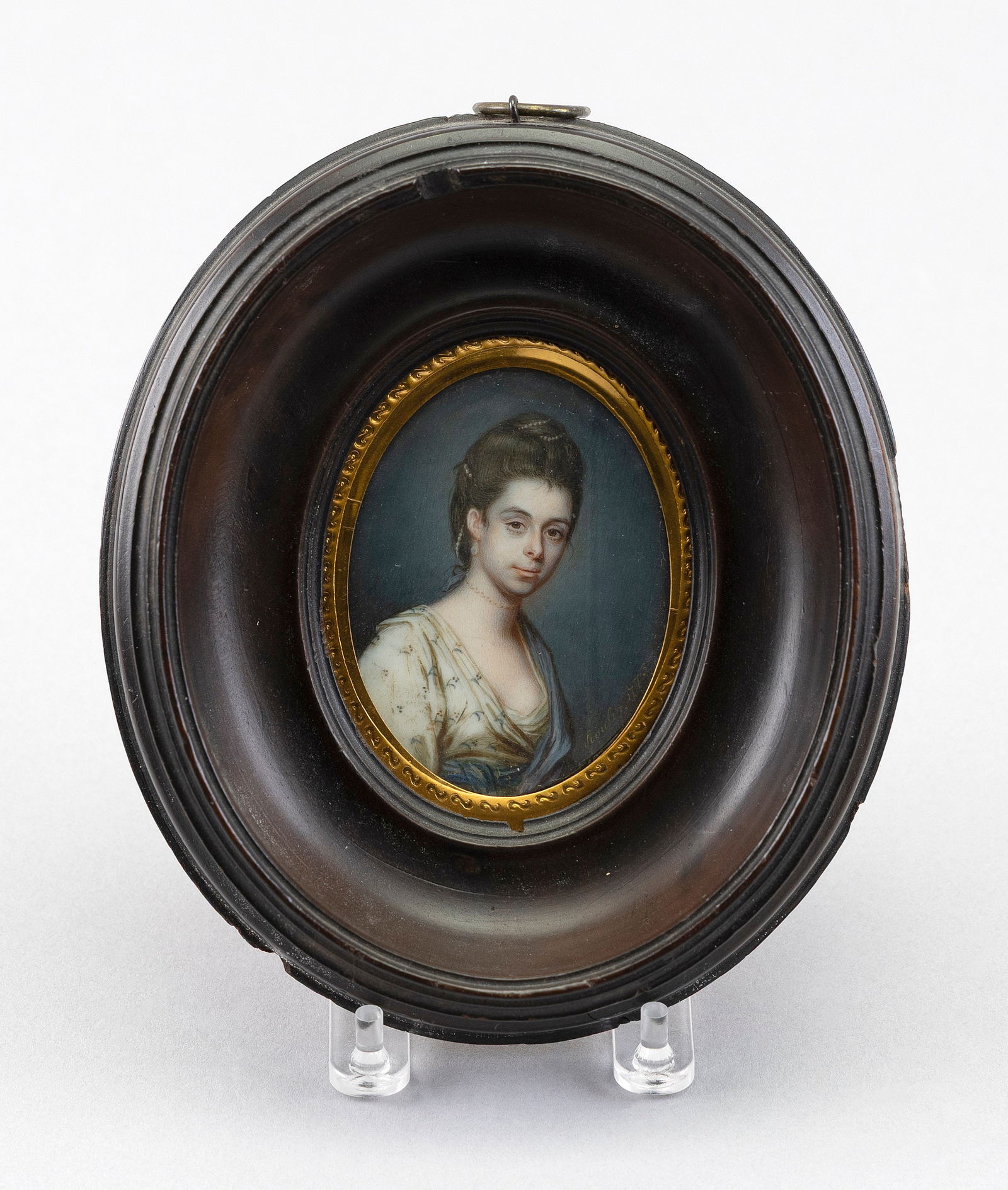 JAMES SCOULER (United Kingdom, 1740-1812), Portrait miniature on ivory of a lady against blue (1 of 2)