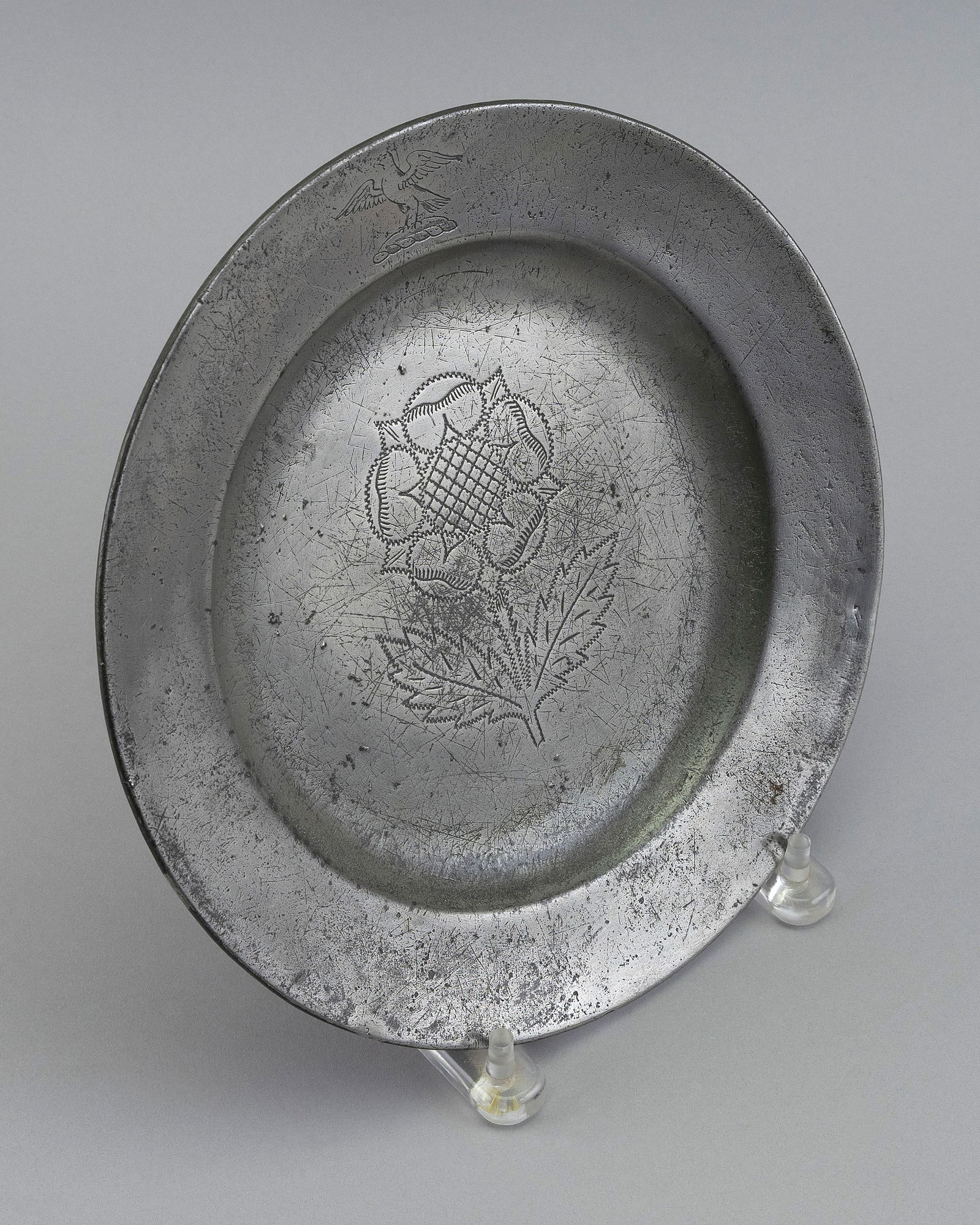 ENGLISH ENGRAVED PEWTER PLATE 18th Century Diameter 9.75". (1 of 4)