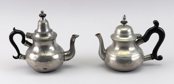 TWO PEWTER TEAPOTS England, 18th/Early 19th Century Heights 6" and 6.5".