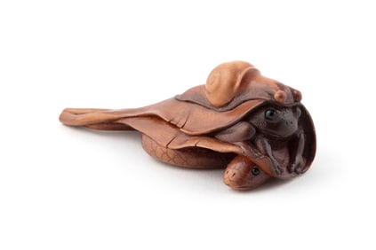 CARVED BOXWOOD NETSUKE/OKIMONO BY DAVID CARLIN America, Contemporary Length 2.875".