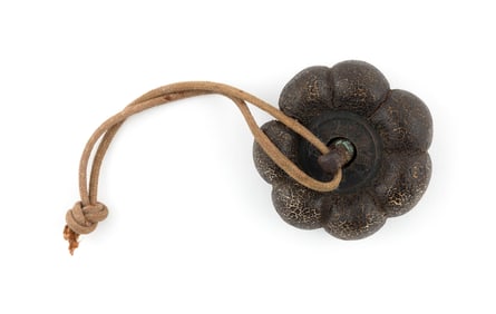 UNIQUE JAPANESE NETSUKE WITH KAN'EI TSUHO COIN Edo Period Diameter 1.875".