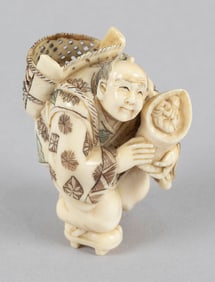 JAPANESE CARVED IVORY NETSUKE BY SHUMIN Late 19th Century Height 2".
