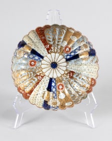 JAPANESE IMARI PORCELAIN CHRYSANTHEMUM-FORM BOWL Meiji Period Height 2.5". Diameter 8".