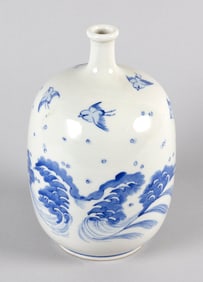 JAPANESE BLUE AND WHITE HIRADO PORCELAIN SAKE BOTTLE/VASE Late Meiji Period (Early 20th Century)