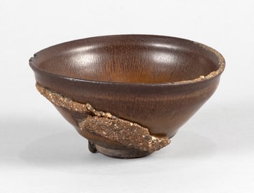 CHINESE BLACK AND BROWN HARE'S FUR GLAZE PORCELAIN TEA BOWL Song Dynasty Height 2.5". Diameter 5".