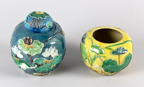 TWO PIECES OF CHINESE FA HUA PORCELAIN 19th/20th Century Heights 4" and 6".