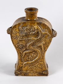 CHINESE MING-STYLE PORCELAIN MEIPING VASE Possibly Ming Dynasty Height 10.75". Width across handles