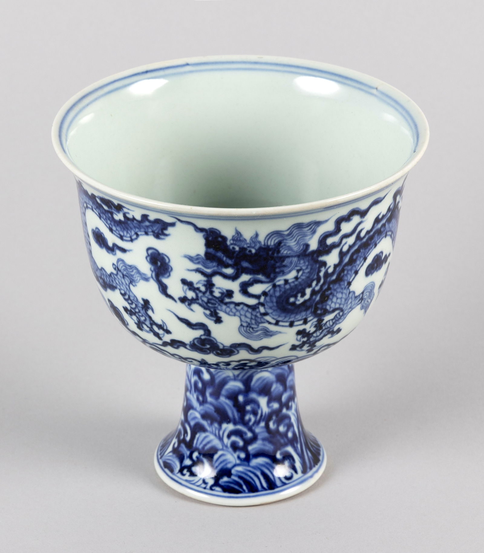 CHINESE BLUE AND WHITE PORCELAIN STEM BOWL 20th Century Height 6.5". Diameter 6.25". (1 of 8)
