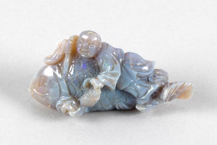 CHINESE CARVED OPAL FIGURE GROUP Late 19th/Early 20th Century Height 1.75". Length 3.25".