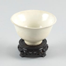 ANAMESE WHITE GLAZE PORCELAIN BOWL 16th/17th Century Height 2.25". With a wooden stand.