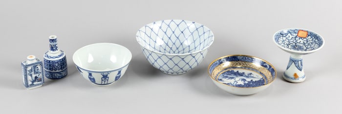 SIX PIECES OF ASIAN BLUE AND WHITE PORCELAIN 19th/20th Century