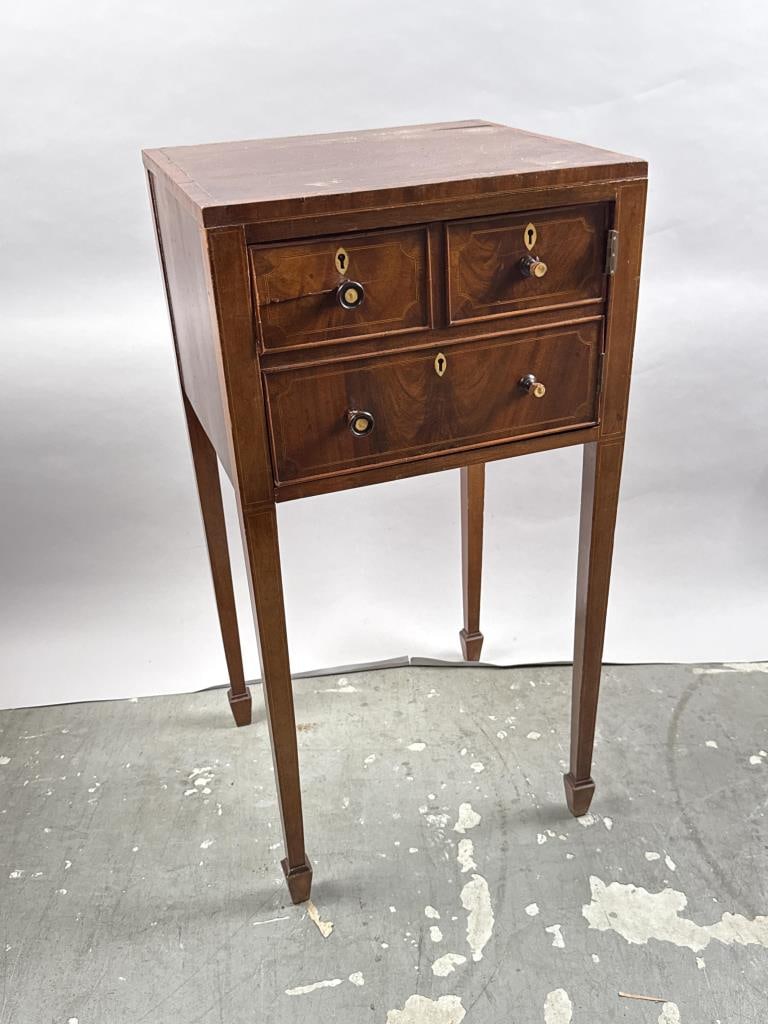 HEPPLEWHITE-STYLE MAHOGANY AND MAHOGANY VENEER TABLE Late 19th/Early 20th Century Height 30". Width (1 of 6)