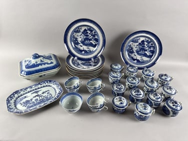 THIRTY-TWO PIECES OF CHINESE EXPORT BLUE AND WHITE CANTON PORCELAIN 19th and 20th Century