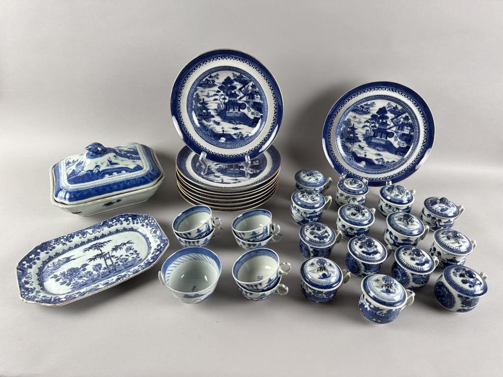 THIRTY-TWO PIECES OF CHINESE EXPORT BLUE AND WHITE CANTON PORCELAIN 19th and 20th Century (1 of 8)