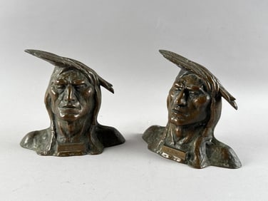 PAIR OF QUABOAG NATIVE AMERICAN BOOKENDS Early 20th Century Heights 6.5".
