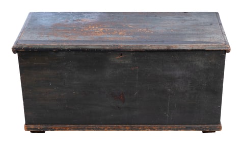 GREEN PAINTED PINE BLANKET CHEST 19th Century Height 22". Width 46". Depth 21".