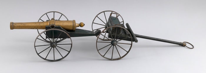 TOY CANNON, LIMBER AND CAISSON Early 20th Century Cannon length 9.5".