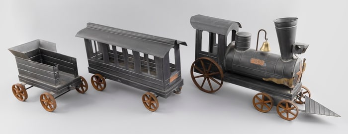 MICHAEL BOONE THREE-PIECE TRAIN SET 20th Century Lengths 9", 17" and 23".