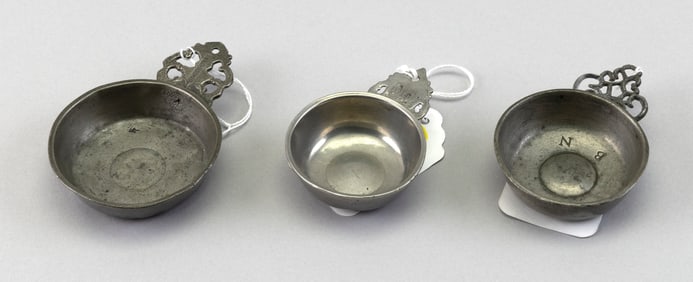 THREE RICHARD LEE PEWTER PORRINGERS New England, Late 18th/Early 19th Century Lengths from 3.25" to