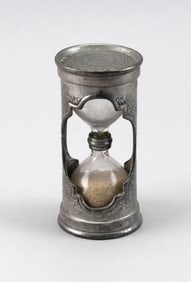 HOURGLASS WITH PEWTER FRAME Early 19th Century Height 5".