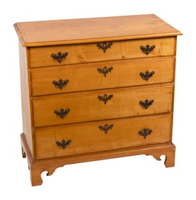 MAPLE FOUR-DRAWER CHEST 19th Century Height 34". Width 35.5". Depth 17".