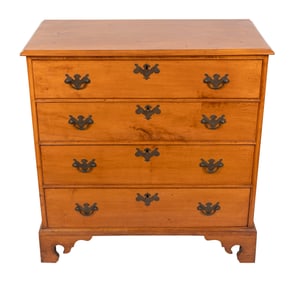 MAPLE FOUR-DRAWER DRESSER 19th Century Height 38.5". Width 37.5". Depth 19.5".