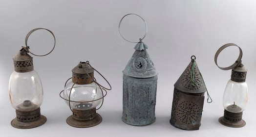 THREE OIL LAMPS AND TWO REPRODUCTION PAUL REVERE-STYLE LAMPS 19th/20th Century Heights from 11" to