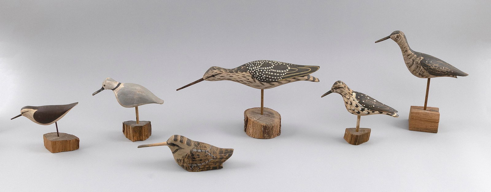 SIX WILLIAM E. KIRKPATRICK BIRD CARVINGS Hudson, Massachusetts, 1939- Lengths from 6.5" to 14.5". (1 of 3)