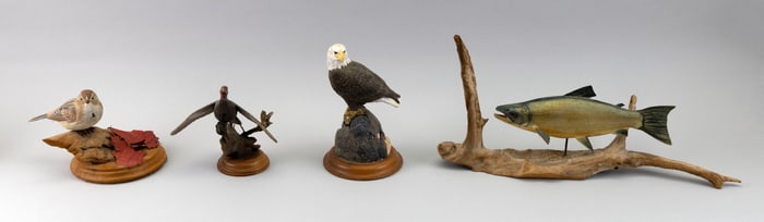 FOUR DECORATIVE BIRD AND FISH CARVINGS 20th Century Heights from 6" to 9".
