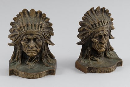 PAIR OF BRONZE SITTING BULL BOOKENDS Early 20th Century Heights 6.5".