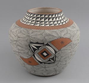 ACOMA POTTERY JAR 20th Century Height 11".