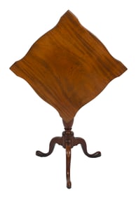 QUEEN ANNE MAHOGANY TILT-TOP STAND 19th Century Height 27.5". Top 19.5" x 19.5".