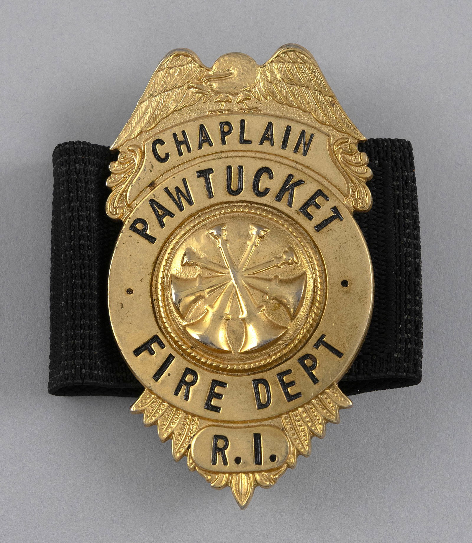 RARE PAWTUCKET FIRE DEPARTMENT CHAPLAIN'S BADGE 20th Century Length 2.5". (1 of 2)