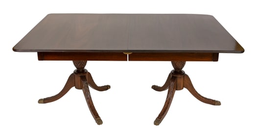 DUNCAN PHYFE-STYLE MAHOGANY VENEER DINING TABLE 20th Century Height 28.5". Length 68" plus three