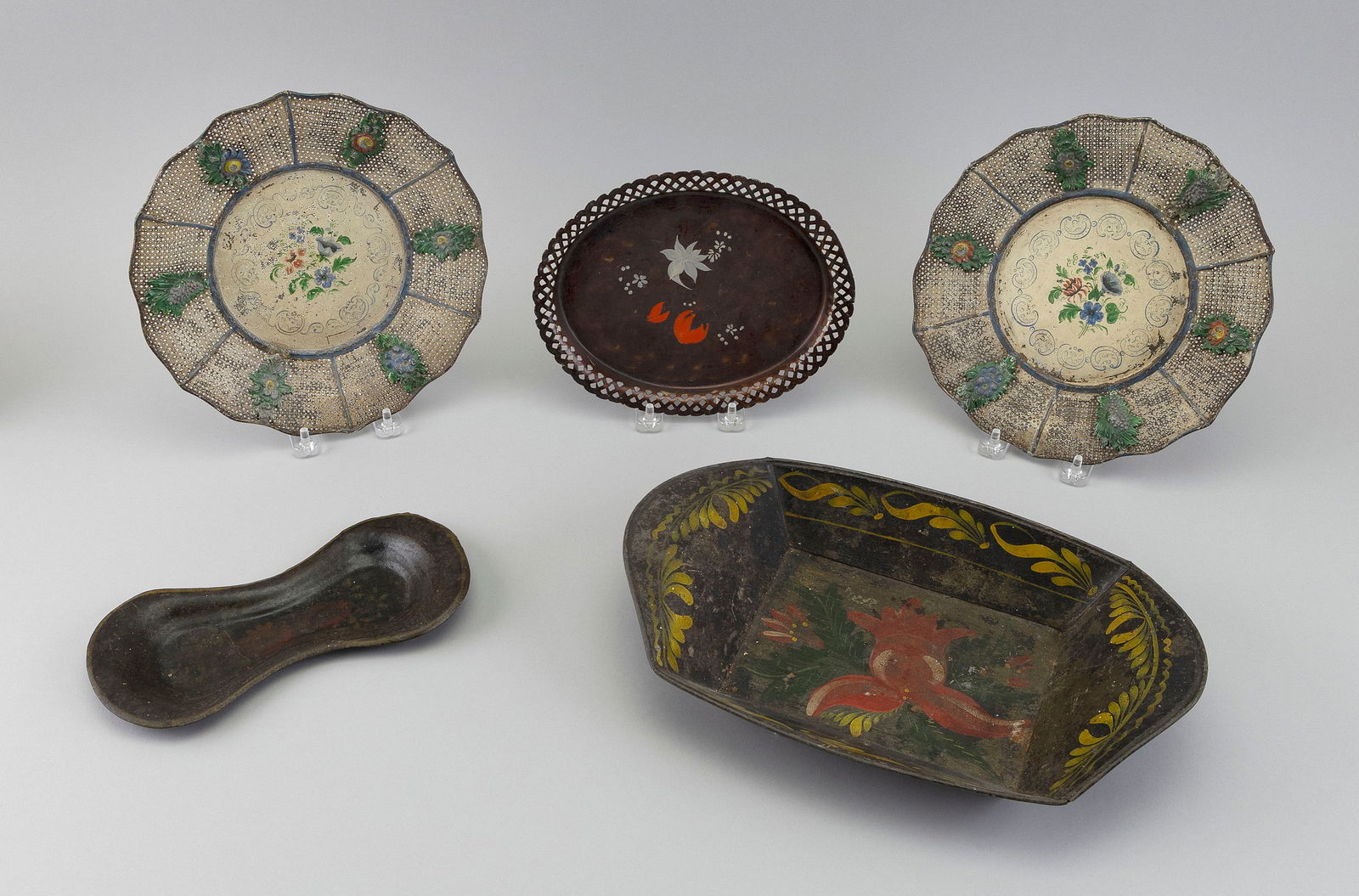 FIVE PIECES OF TOLE 19th Century (1 of 2)