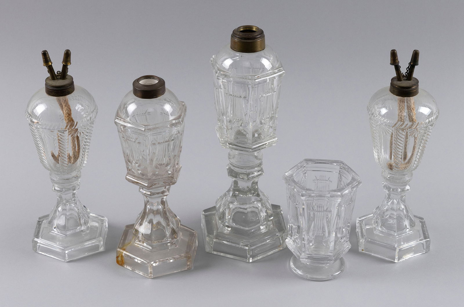 FIVE PIECES OF SANDWICH GLASS 19th Century (1 of 3)