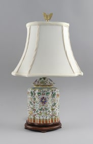 CHINESE PORCELAIN TEA JAR MOUNTED AS A TABLE LAMP 20th Century Jar height 9.5". Total height 24".