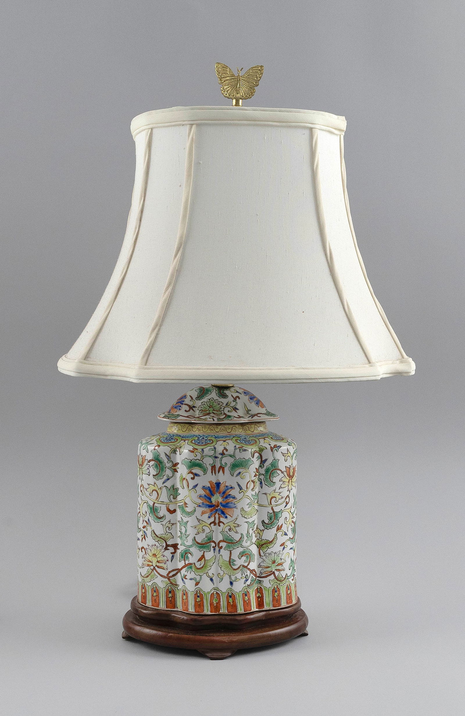 CHINESE PORCELAIN TEA JAR MOUNTED AS A TABLE LAMP 20th Century Jar height 9.5". Total height 24". (1 of 3)