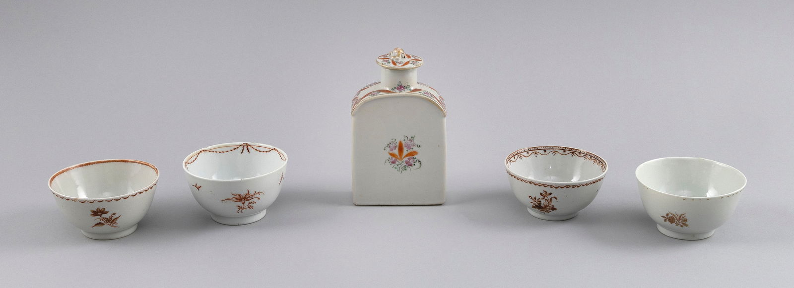 FIVE CHINESE EXPORT FAMILLE ROSE PORCELAIN TABLEWARES 19th Century Caddy height 5.25". Cup heights (1 of 2)